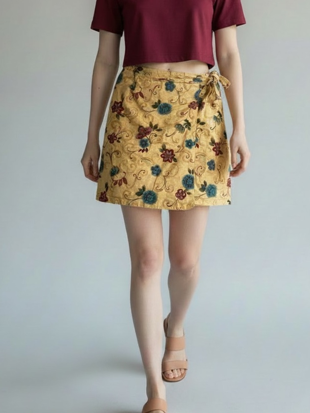 White stag floral print mini skirt size 10